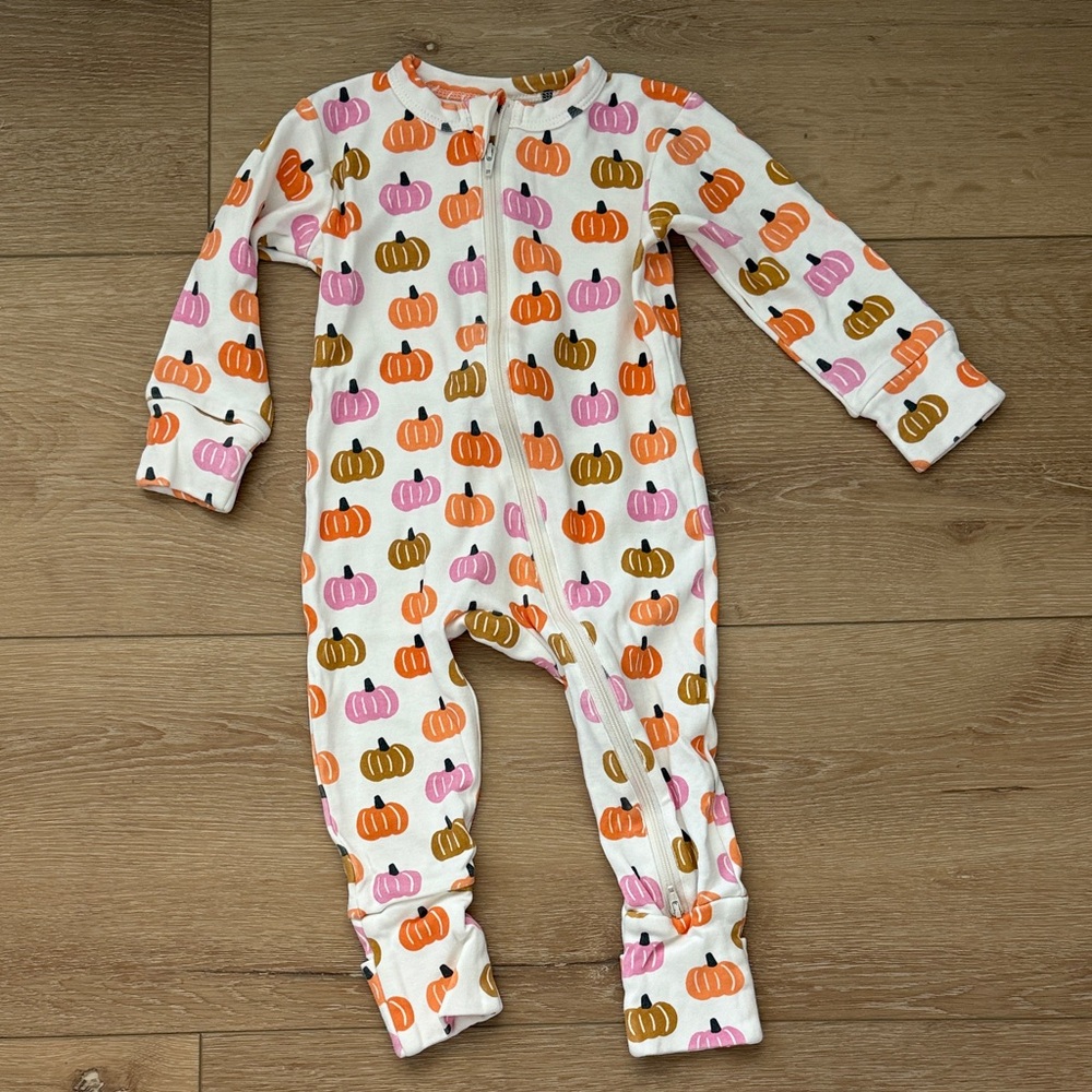 SIIX Collection Baby Girl Pumpkin Print One-Piece Pajamas 12-18M